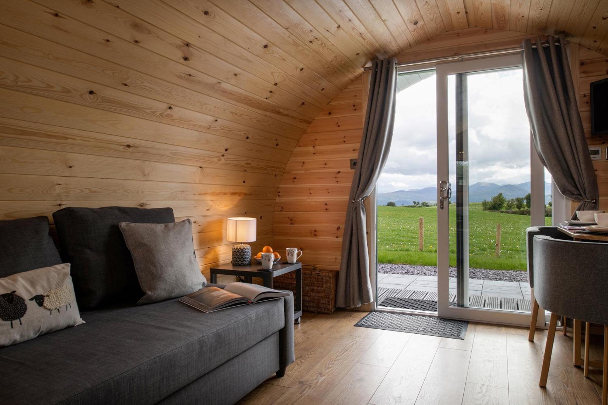 Waenfechan Glamping With Hot Tubs Колвін-Бей Екстер'єр фото