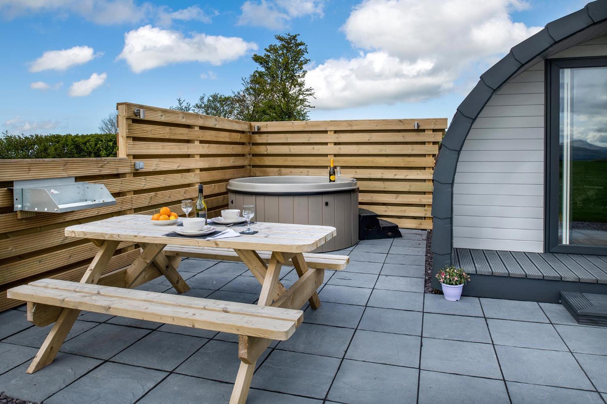 Waenfechan Glamping With Hot Tubs Колвін-Бей Екстер'єр фото